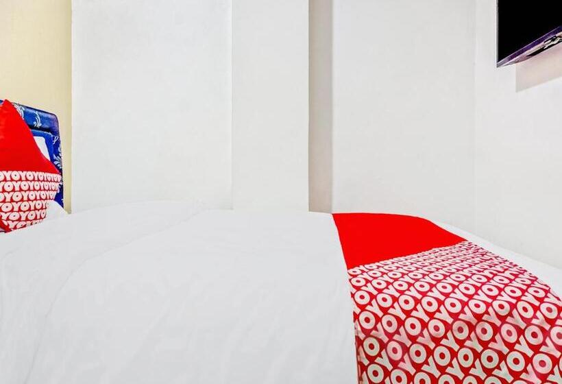 Отель Oyo 90692 Point Hostel