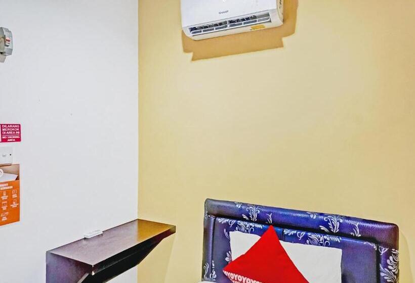 Отель Oyo 90692 Point Hostel