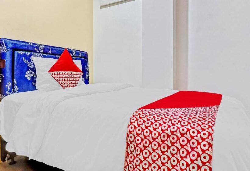 Отель Oyo 90692 Point Hostel