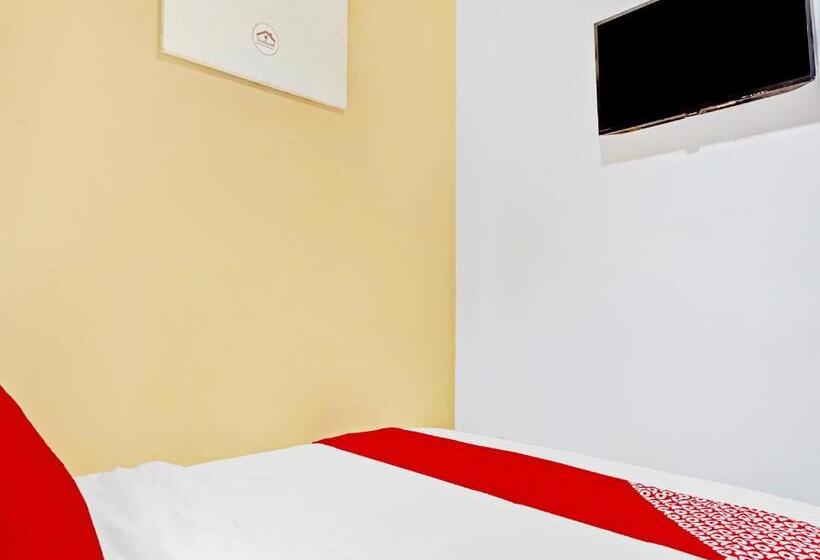 Отель Oyo 90692 Point Hostel