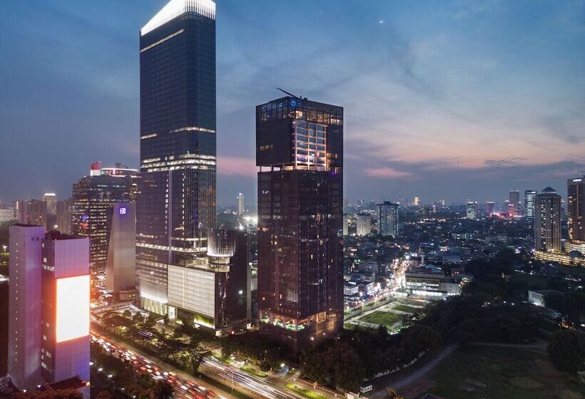 Отель The Orient Jakarta, A Royal Hideaway