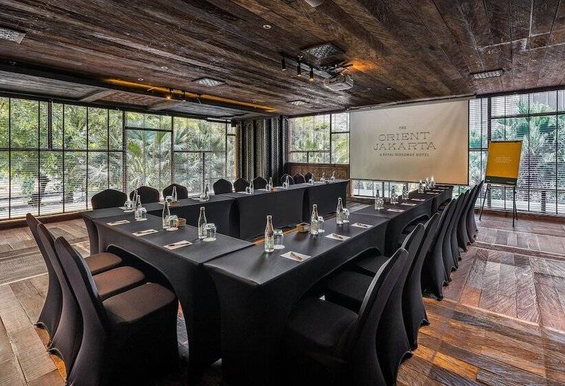 Отель The Orient Jakarta, A Royal Hideaway