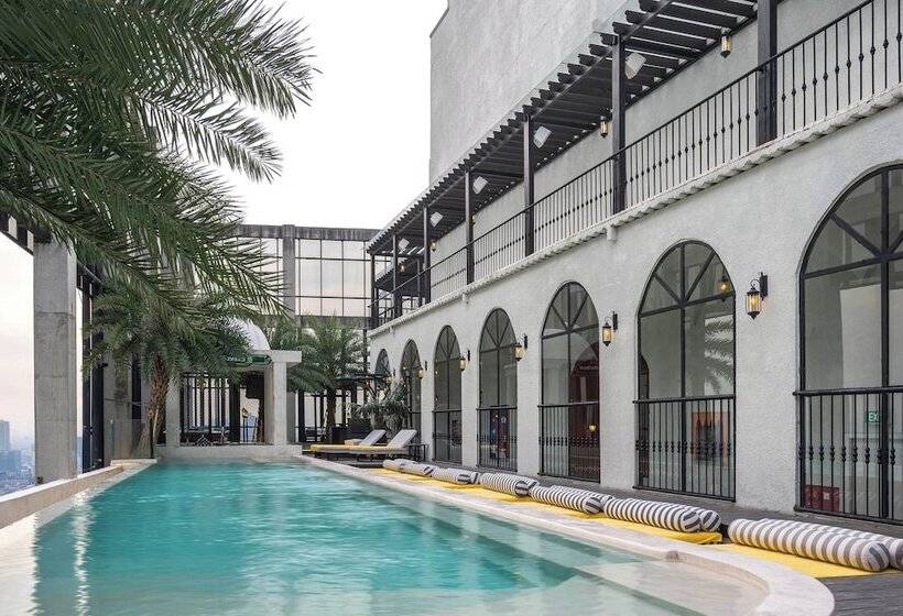 Отель The Orient Jakarta, A Royal Hideaway