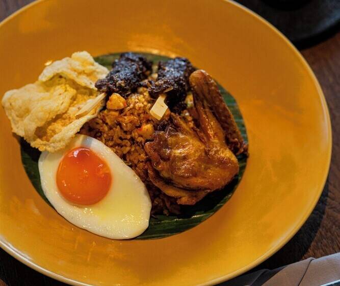 Отель The Orient Jakarta, A Royal Hideaway