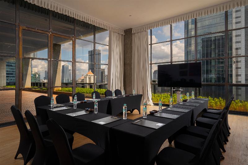 Отель The Orient Jakarta, A Royal Hideaway