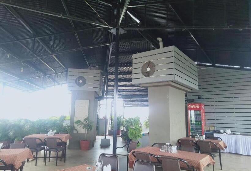 Отель Udayanraje Palace