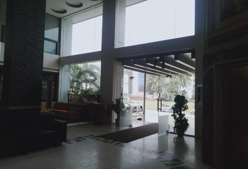 Отель Udayanraje Palace