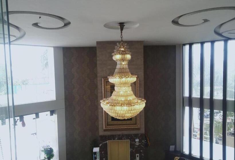 Отель Udayanraje Palace