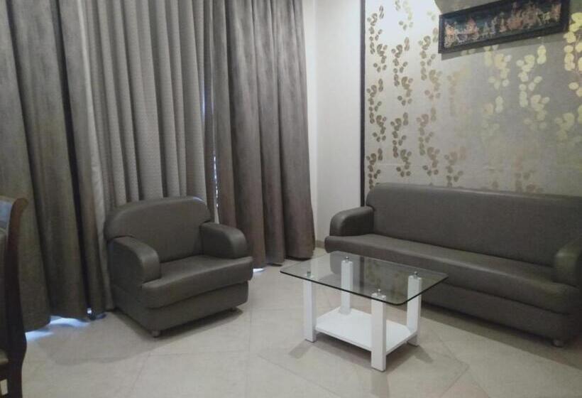 Отель Udayanraje Palace