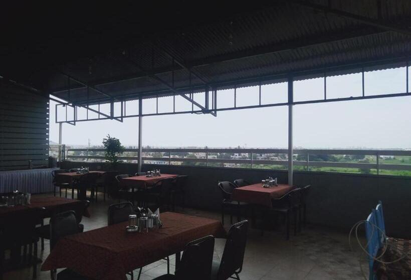 Отель Udayanraje Palace