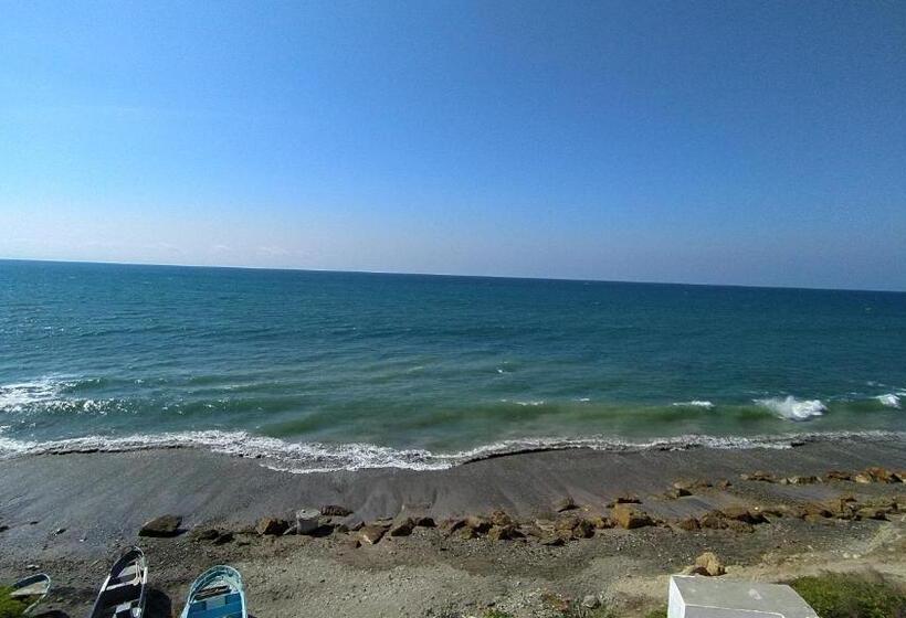 هتل Voyager Manta