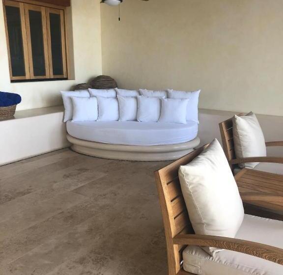 New Beachfront Villa In Playa Blanca