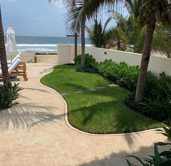 New Beachfront Villa In Playa Blanca