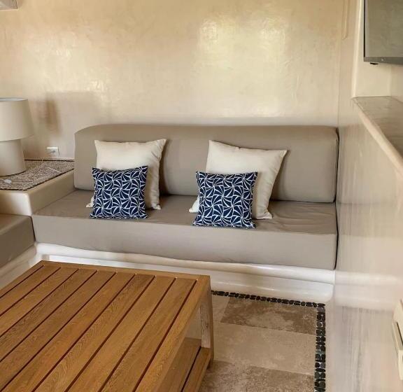 New Beachfront Villa In Playa Blanca