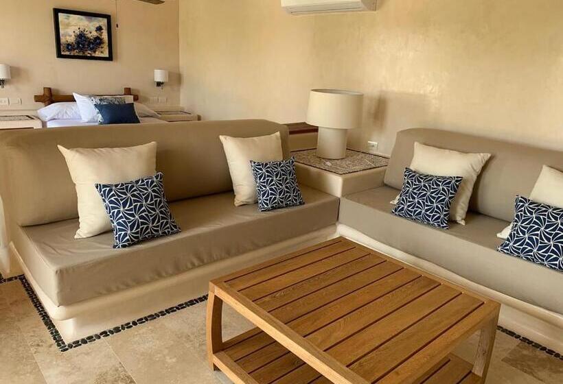 New Beachfront Villa In Playa Blanca