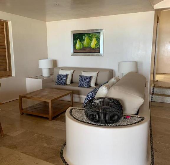 New Beachfront Villa In Playa Blanca