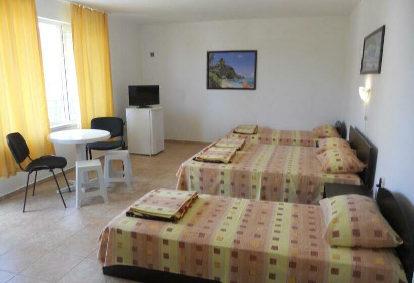 펜션 Aхтополис   подсигурено безплатно паркиране