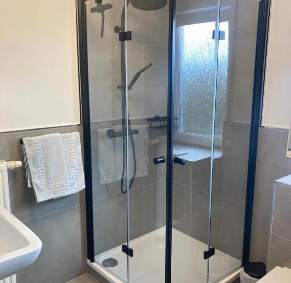 پانسیون Eastside Apartment 5