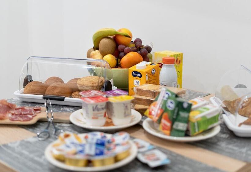 膳宿费 L Isola Che C è