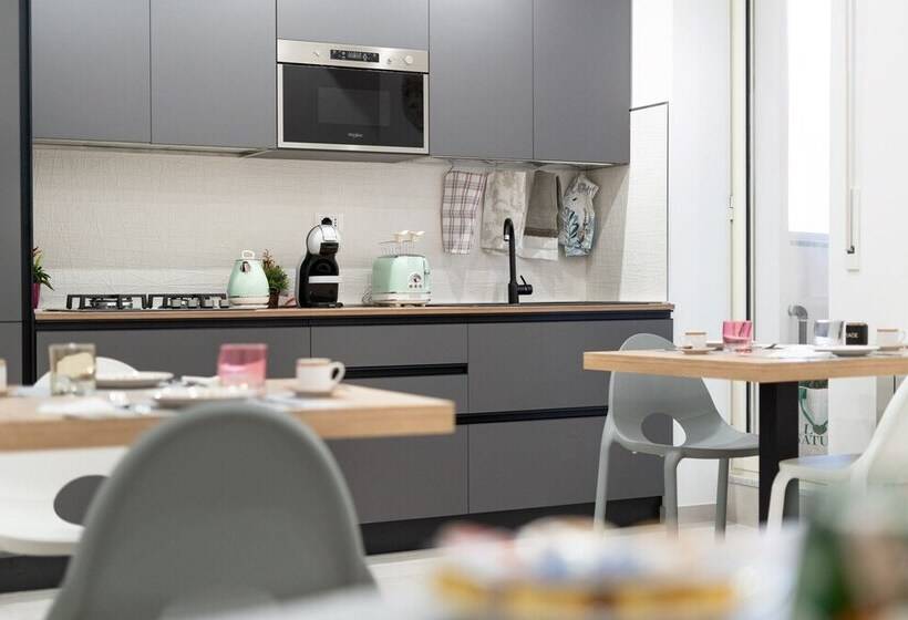 膳宿费 L Isola Che C è