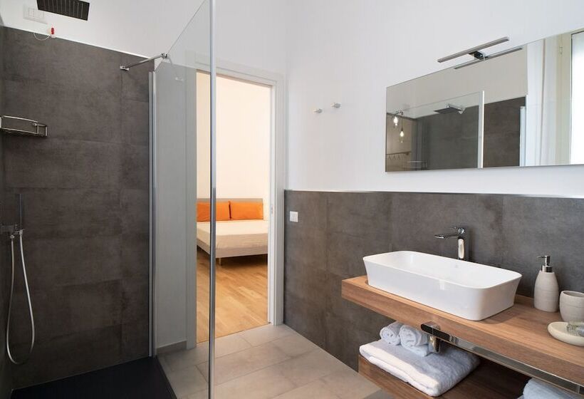 膳宿费 L Isola Che C è