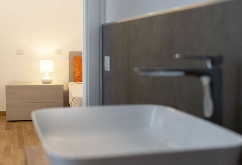 膳宿费 L Isola Che C è