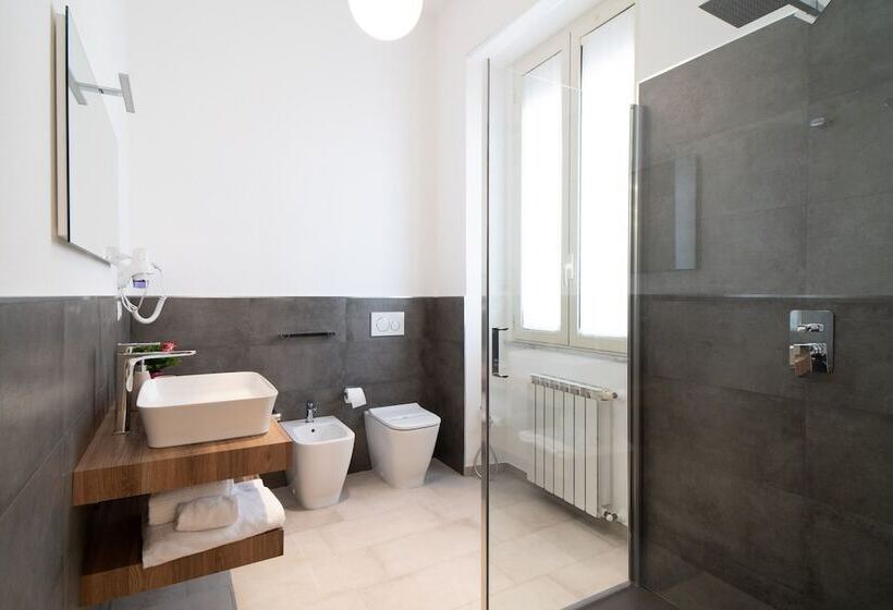 膳宿费 L Isola Che C è