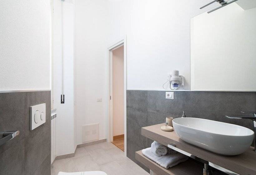 膳宿费 L Isola Che C è