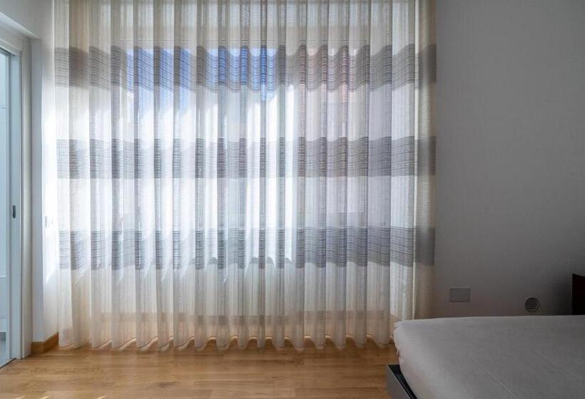 膳宿费 L Isola Che C è