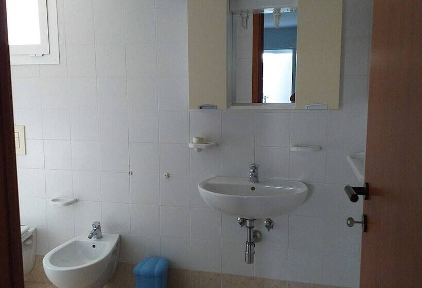 פנסיון Room In Bb   Quadruple Room In Pineto   Sea View