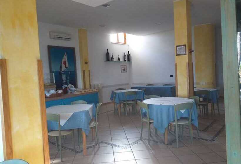 ペンション Room In Bb   Spacious Double Room Beside The Sea