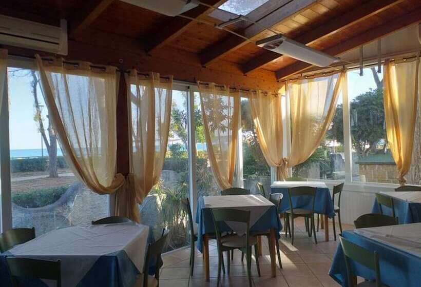 ペンション Room In Bb   Spacious Double Room Beside The Sea