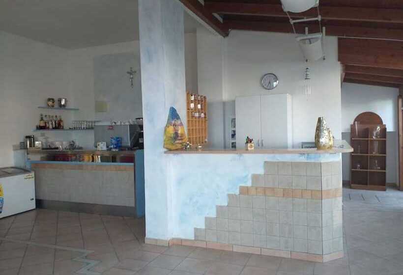 ペンション Room In Bb   Spacious Double Room Beside The Sea