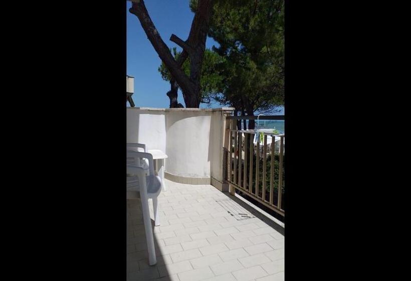 פנסיון Room In Bb   Spacious Double Room By The Sea