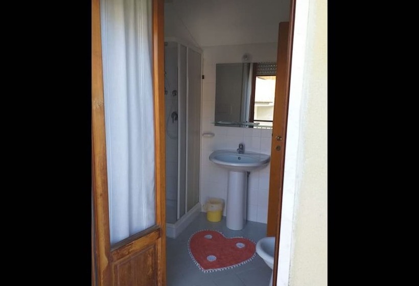 بنسيون Room In Bb   Spacious Double Room Right By The Sea