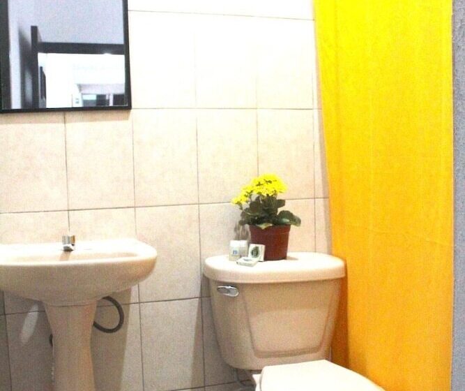 펜션 Room In Guest Room   Standard Room With Two Single Beds