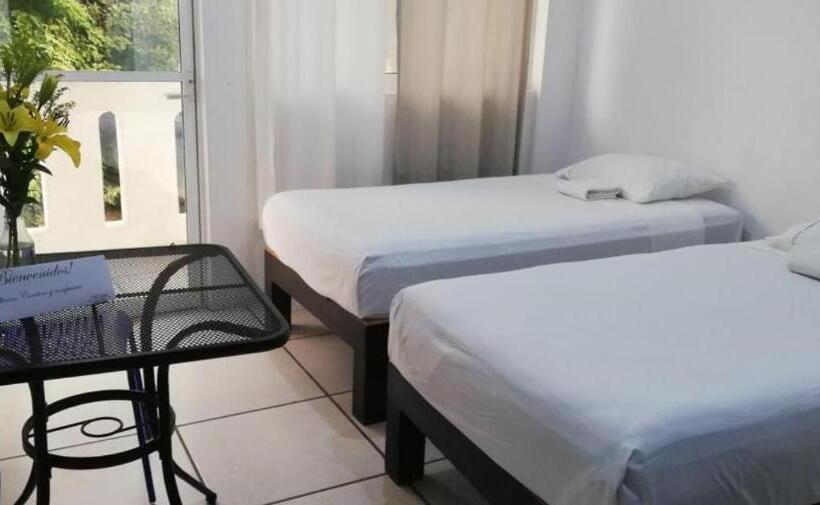 펜션 Room In Guest Room   Standard Room With Two Single Beds