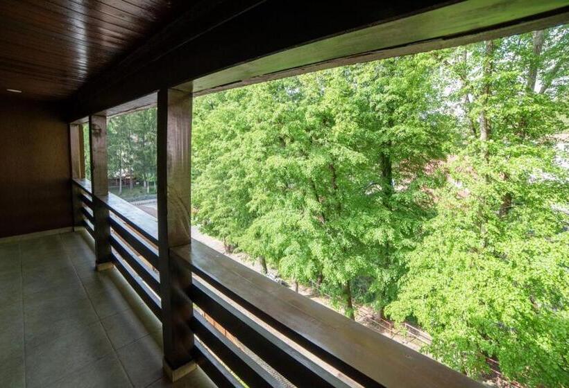 פנסיון Thor și Cora