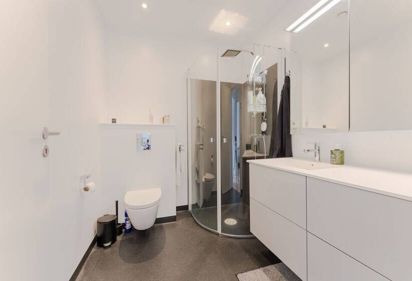 Sea & City View   Luxurious   Hiking