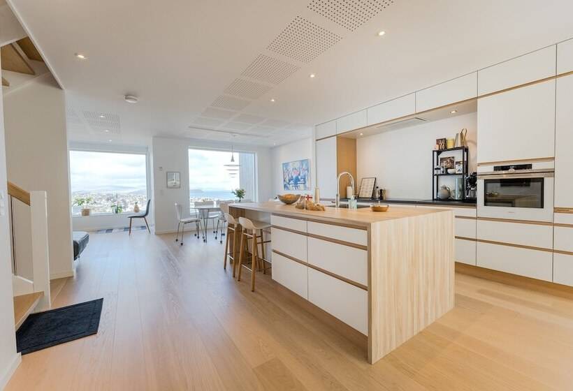 Sea & City View   Luxurious   Hiking