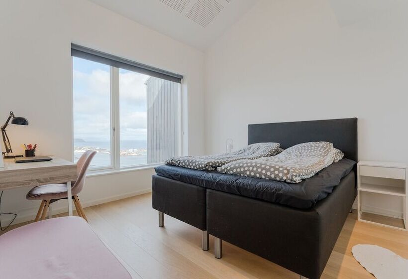 Sea & City View   Luxurious   Hiking