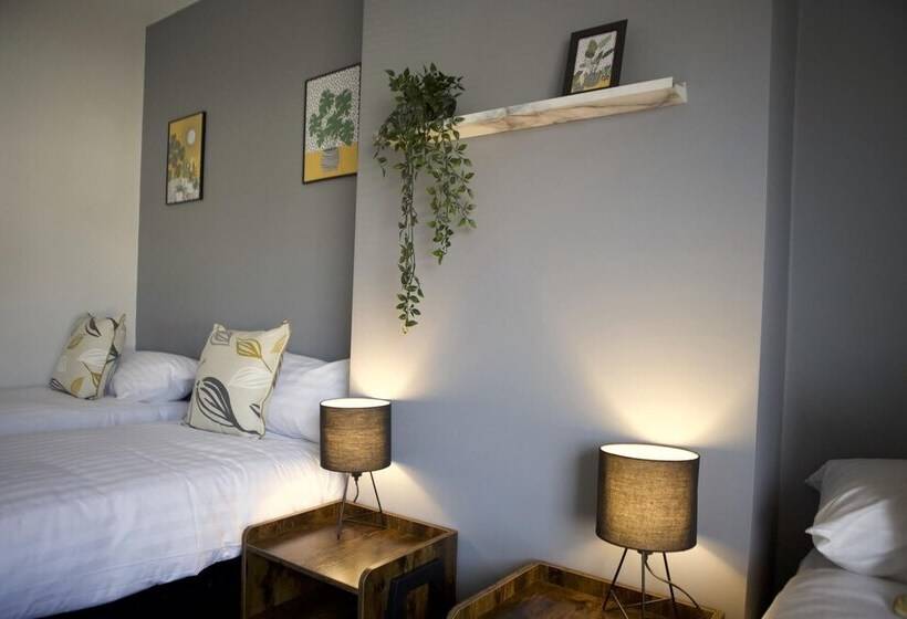 The Flintshire   North Wales   Sleeps Up To 9