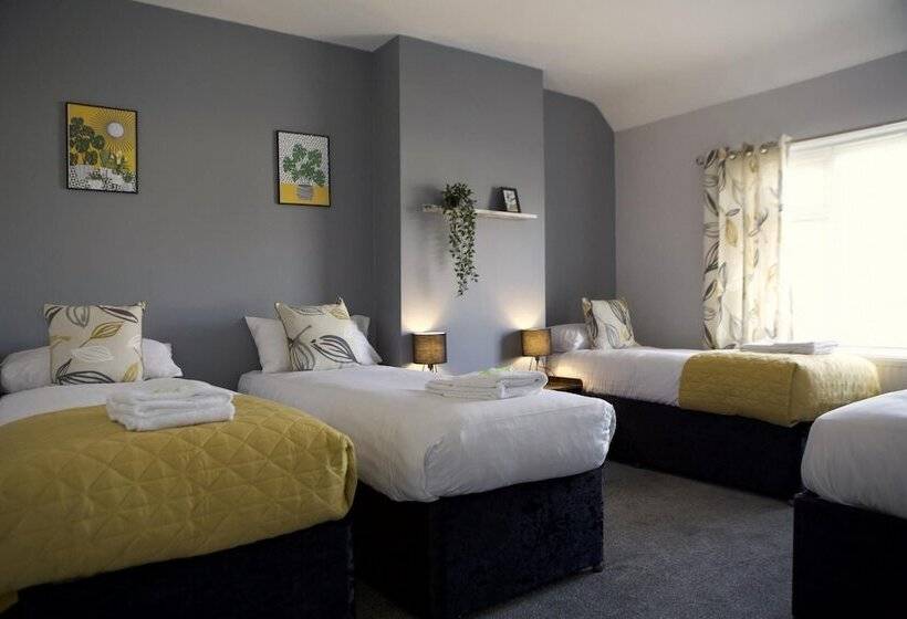 The Flintshire   North Wales   Sleeps Up To 9