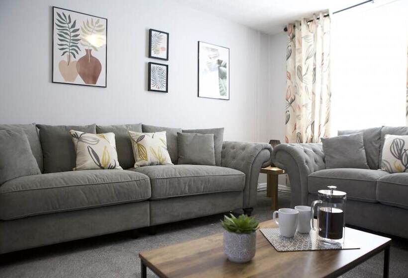 The Flintshire   North Wales   Sleeps Up To 9