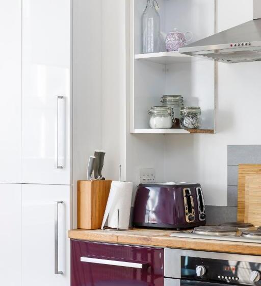 Trendy Central 1 Bed Flat With Roof Terrace