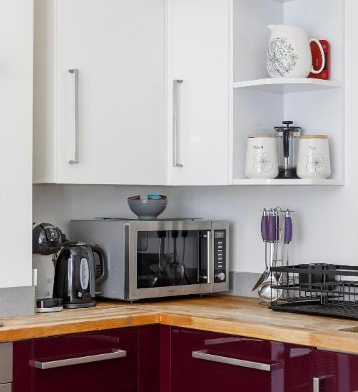 Trendy Central 1 Bed Flat With Roof Terrace