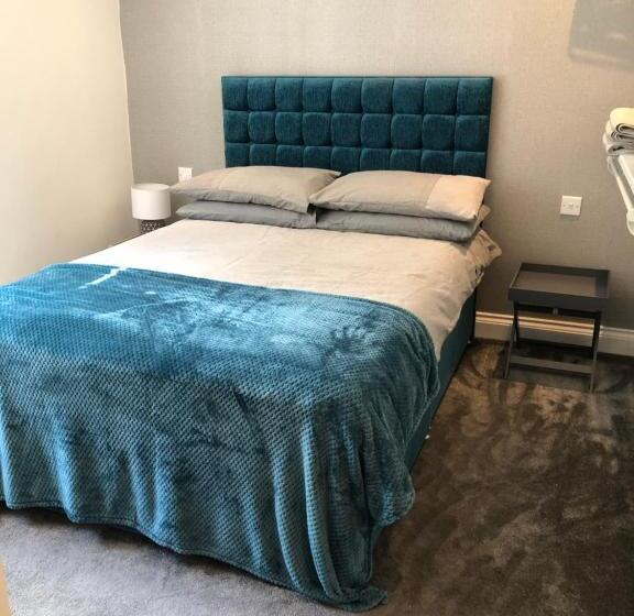 Unique One Bed Contemporary Bungalow Town Centre