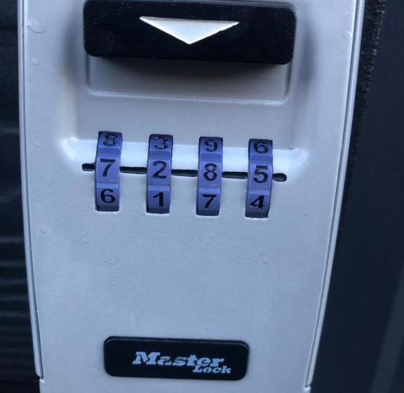 Unique One Bed Contemporary Bungalow Town Centre