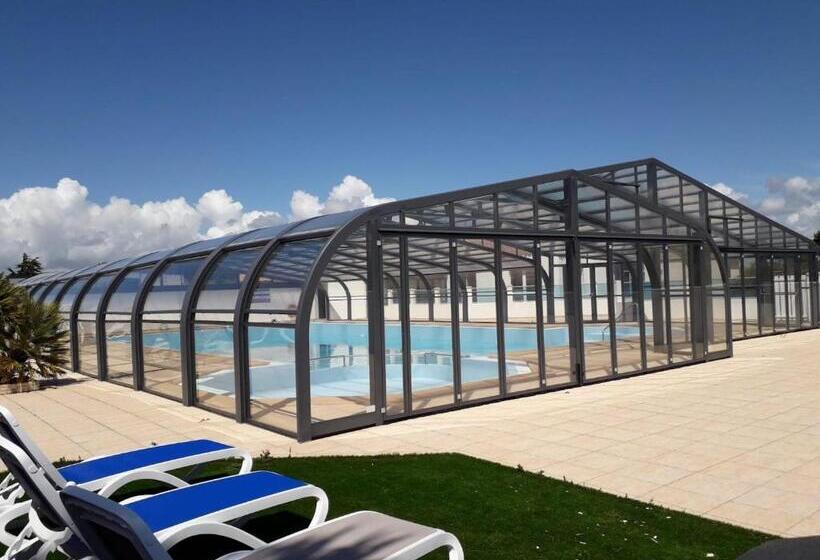 Vacances A 6 Dans Un Domaine Avec Piscine Chauffee