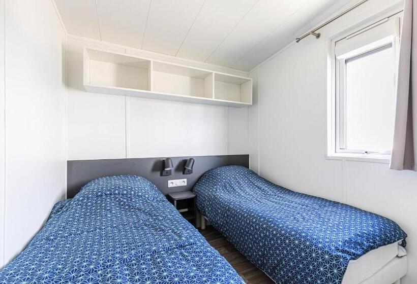 Vacances A 6 Dans Un Domaine Avec Piscine Chauffee